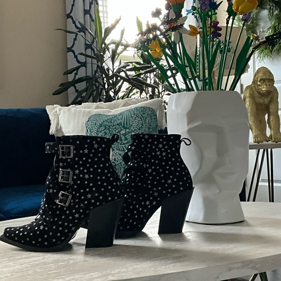 John Fluevog Black Star Ankle Signature triple buckle boot - Picture 5 of 10